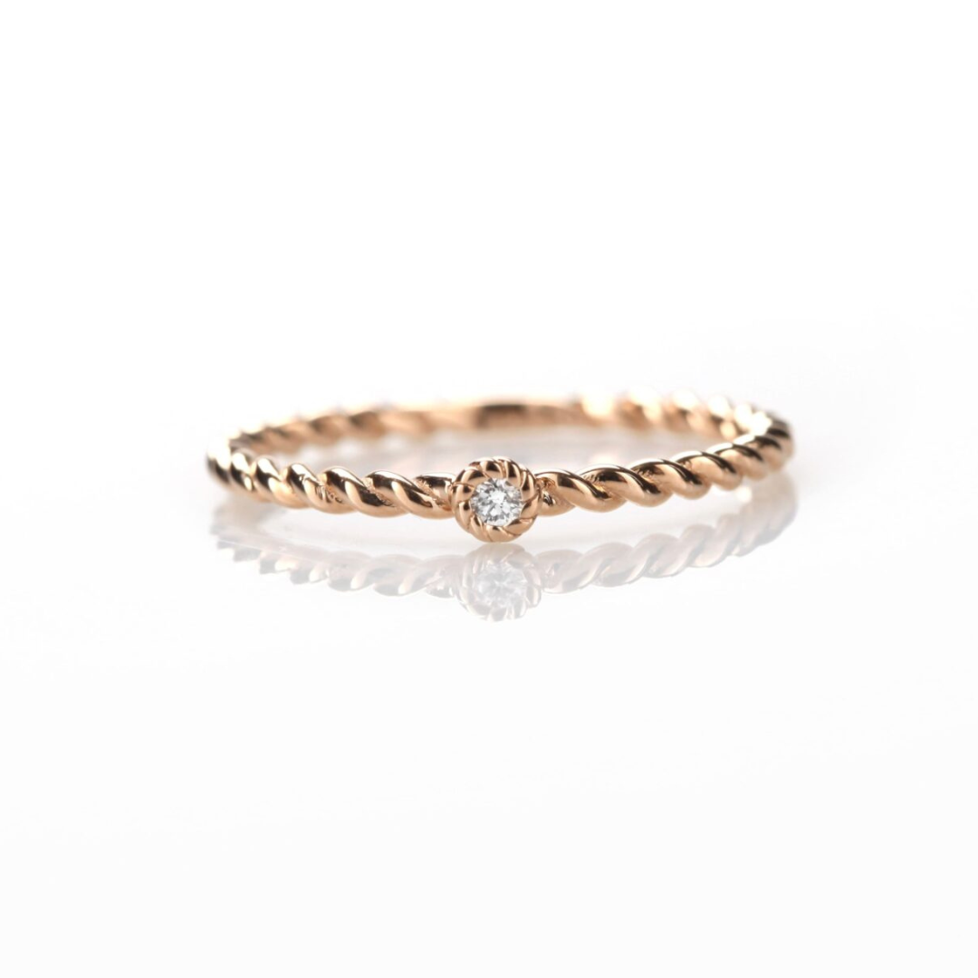 Anillo Trenzado con un Diamante
