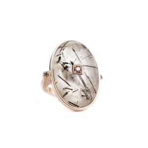 Anillo de Oro con Cuarzo Turmalinado y Brillantes