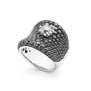 ANILLO CON BRILLANTES NEGROS