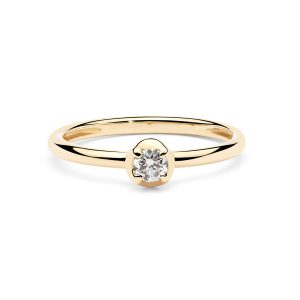 Anillo de oro con un brillante