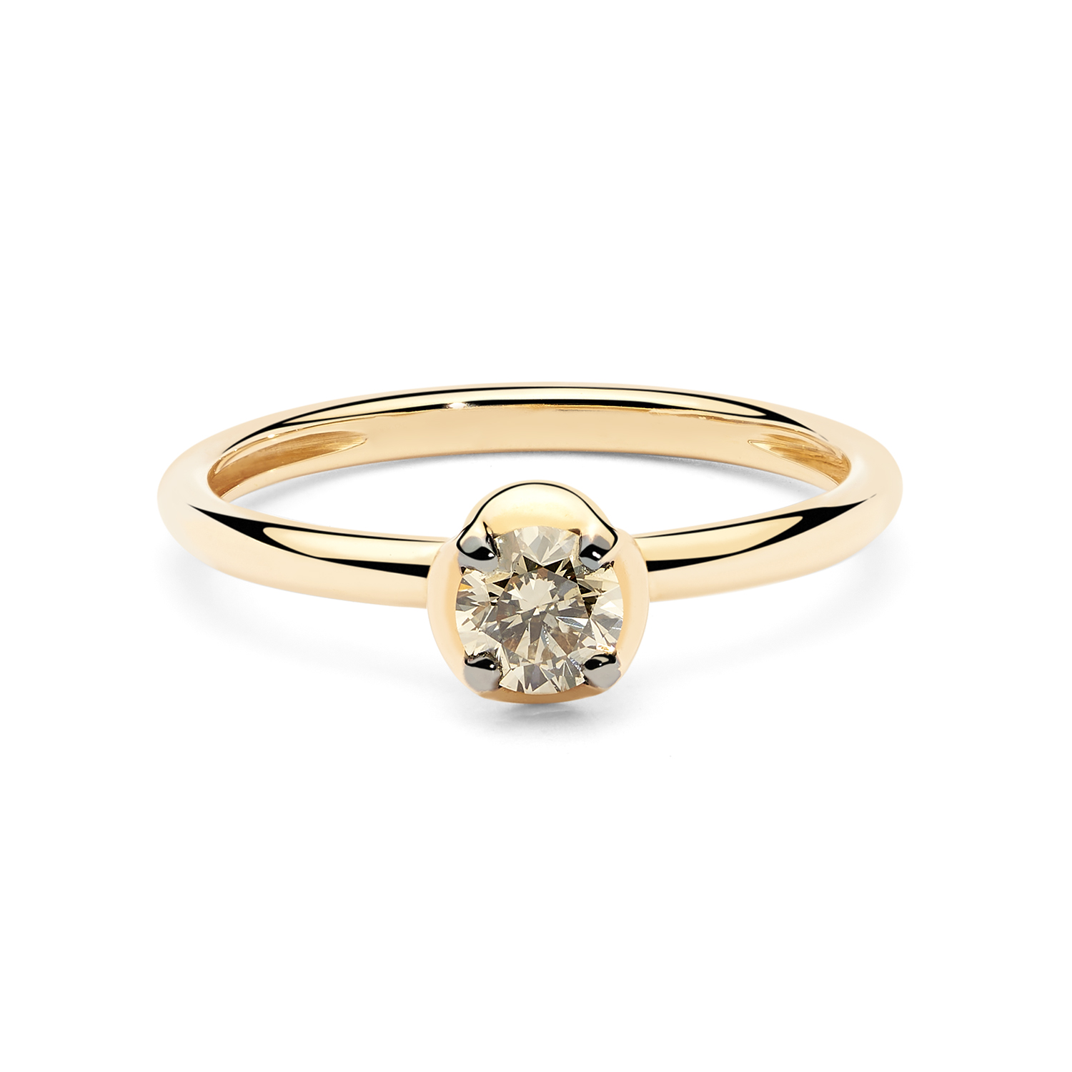 Anillo de oro con un brillante Brown