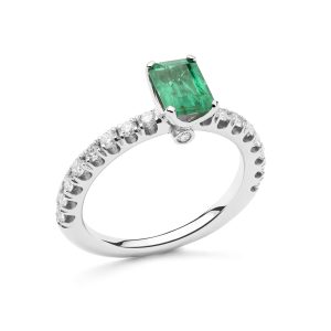 Anillo con esmeralda